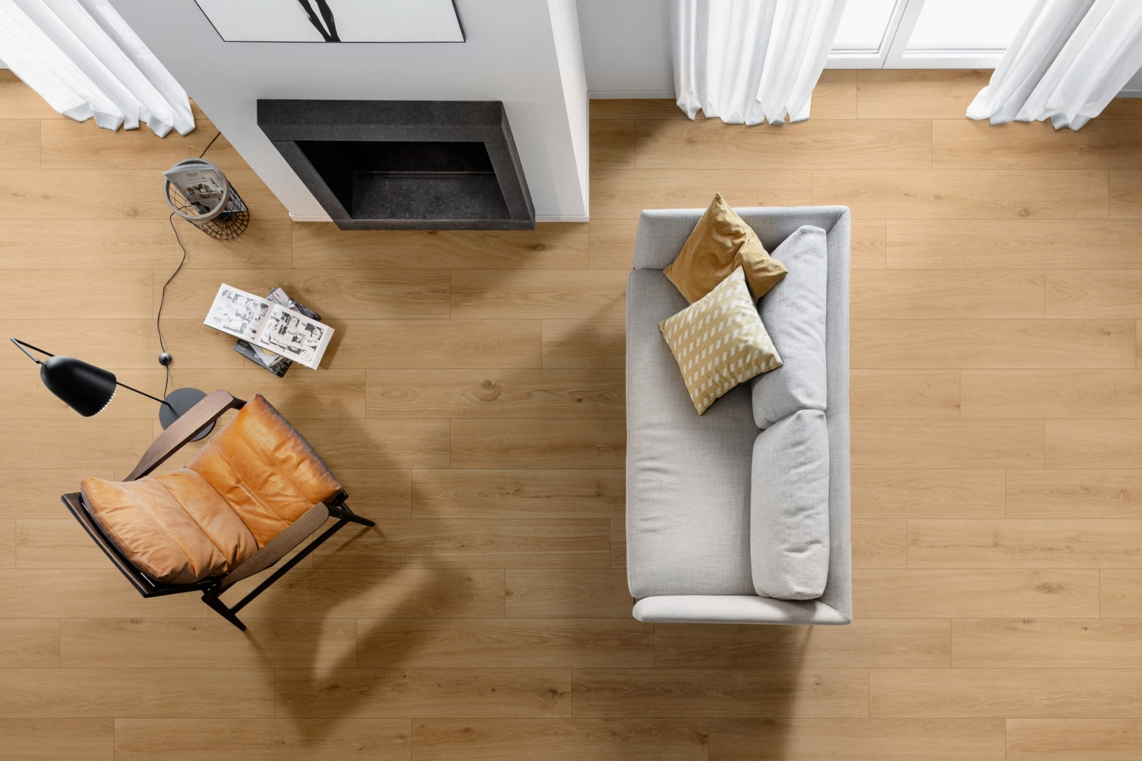 Wielkoformatowy gres Marazzi Oltre efekt drewno w eleganckiej strefie dziennej