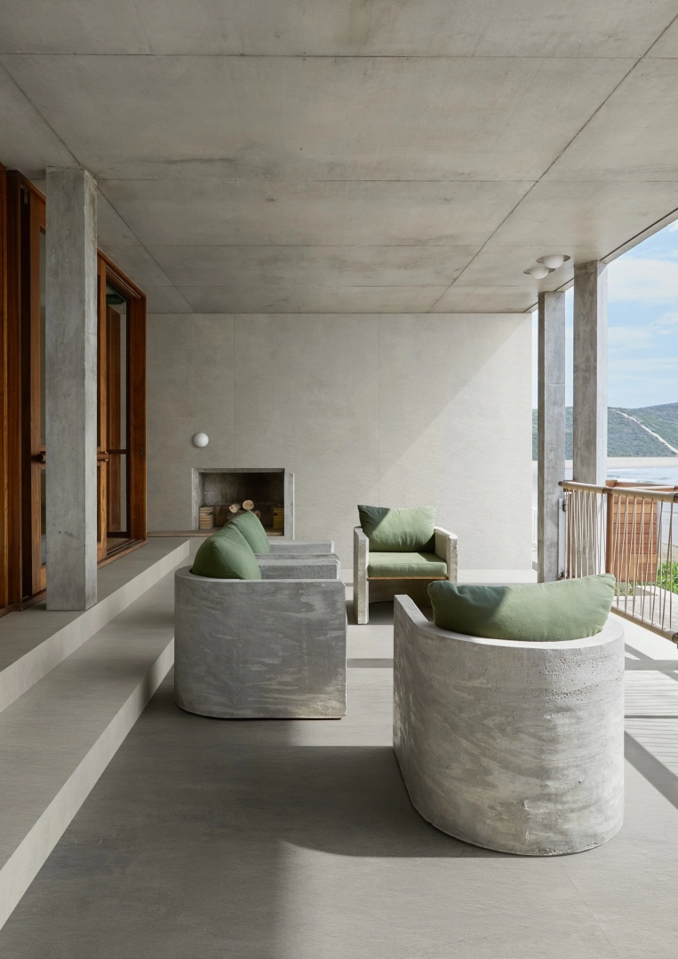 Marazzi Grande Concrete Look – gres imitujący beton w nowoczesnym domu jednorodzinnym