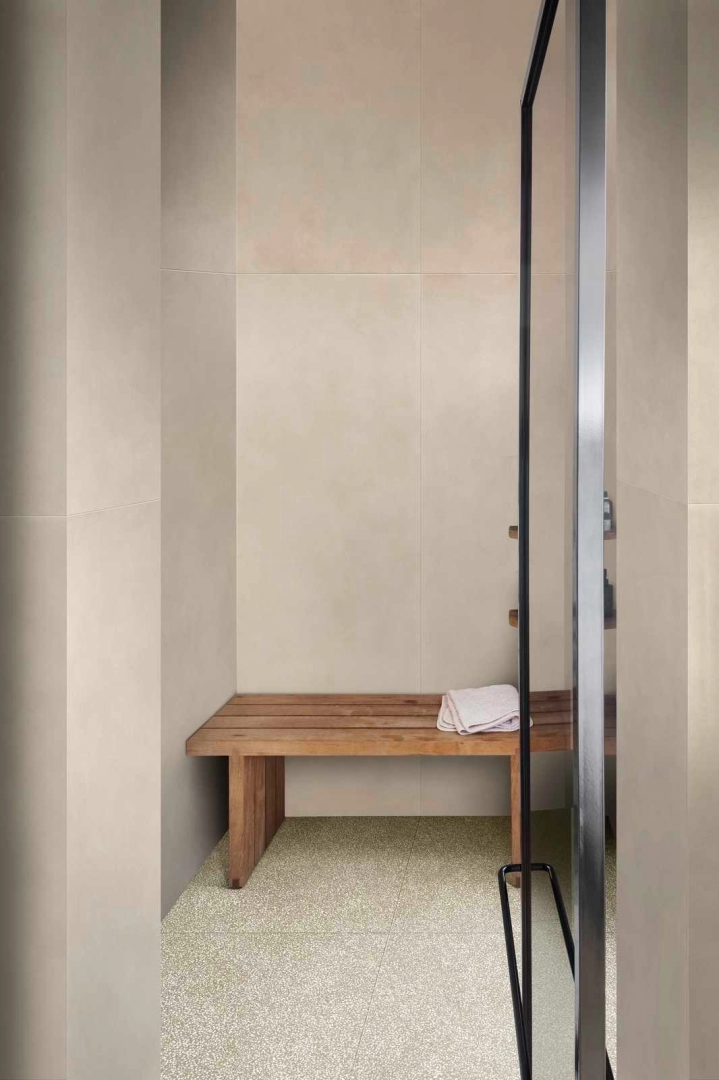 Gres Marazzi Art efekt terrazzo w nowoczesnym salonie