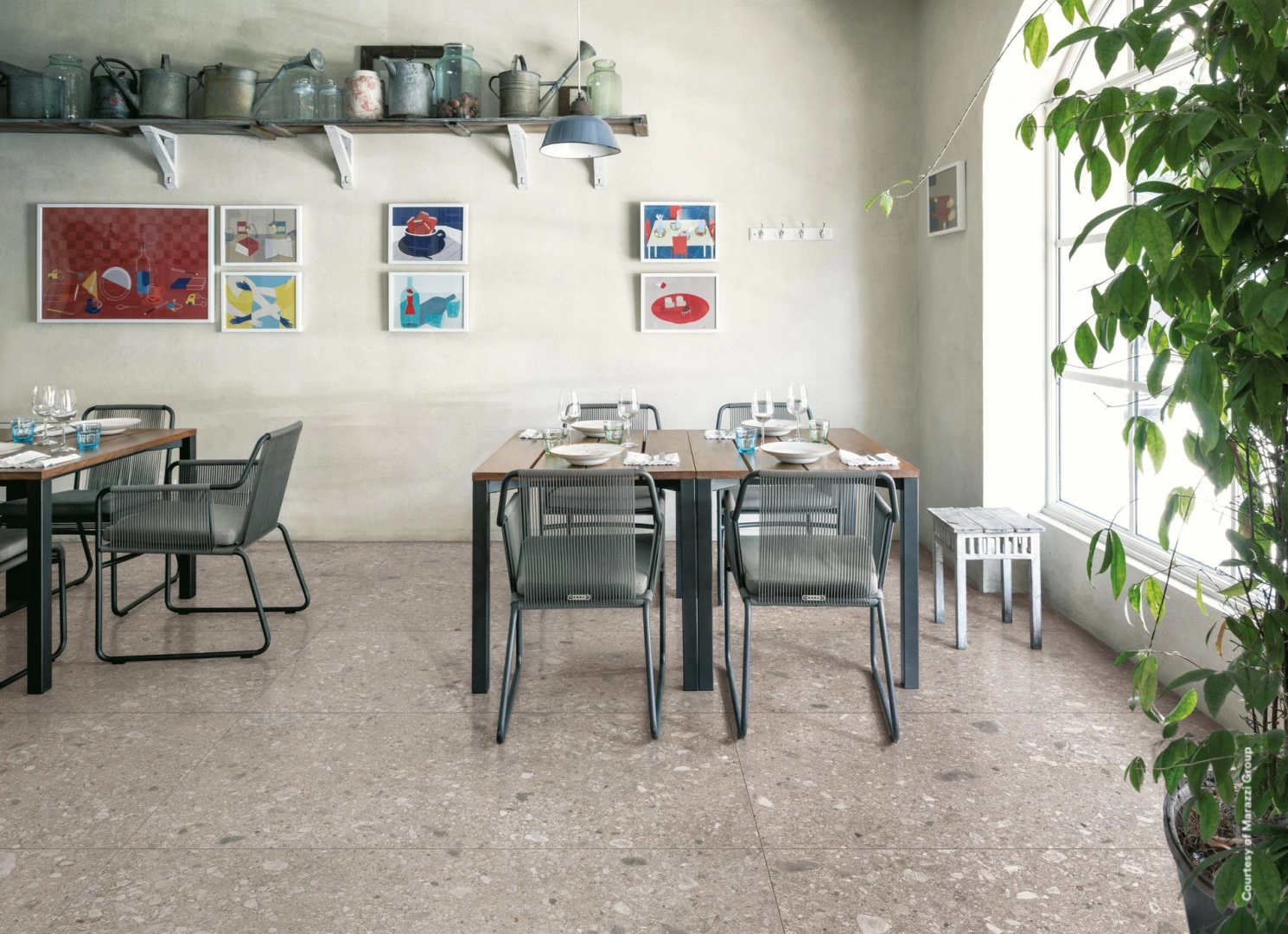 Marazzi Mystone Ceppo DI Gre – gres imitujący terrazzo w nowoczesnym domu jednorodzinnym