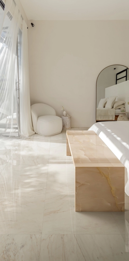Marazzi Allmarble gres o efekcie marmuru w nowoczesnym apartamencie