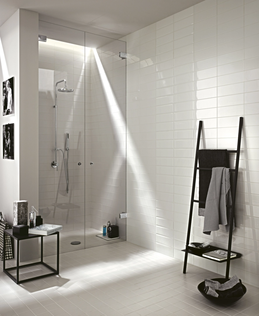 Gres porcelanowy Ragno Unitech efekt kolor w luksusowym salonie