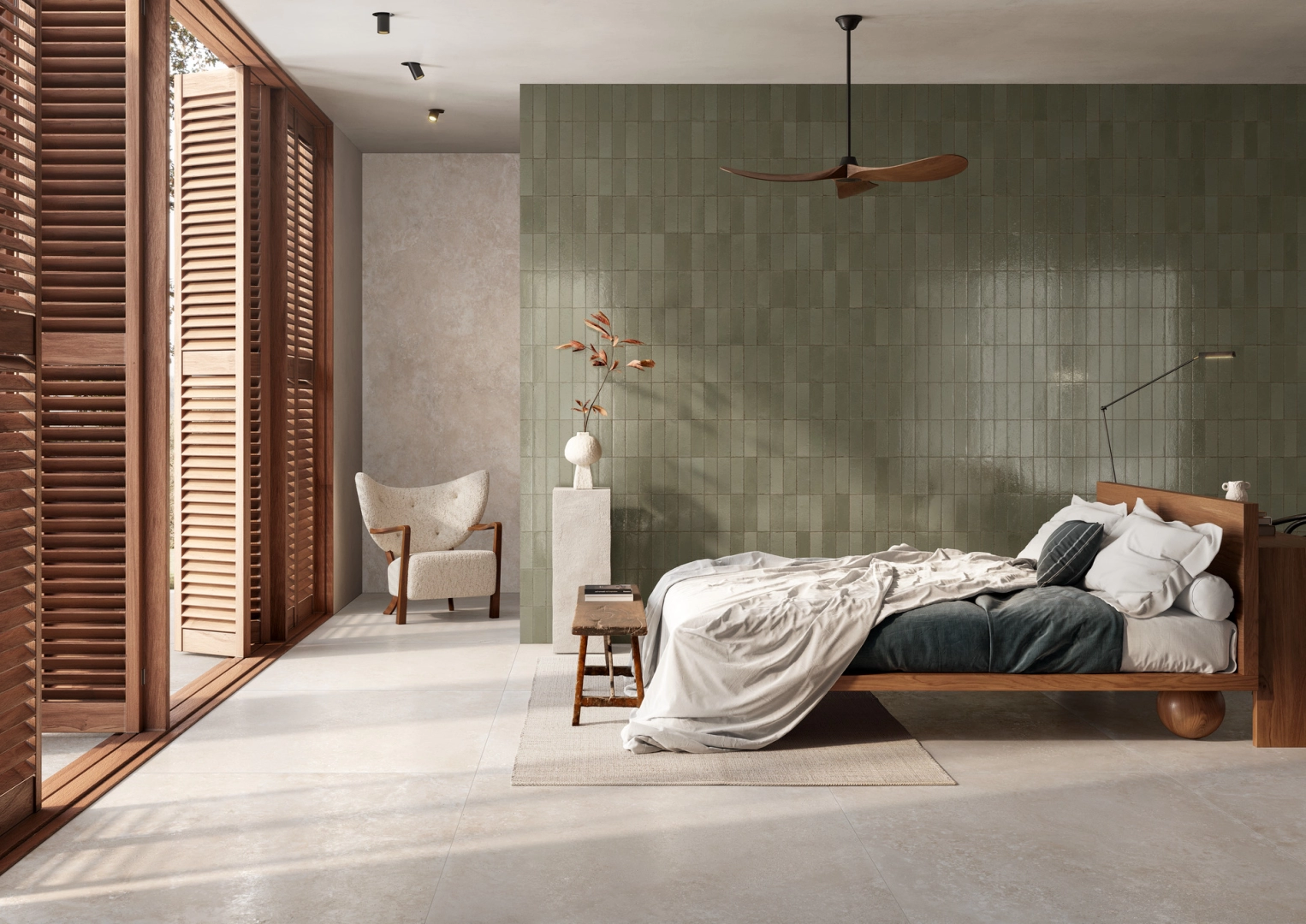 Gres porcelanowy Ragno Realstone Travertino efekt kamień w przestronnej strefie dziennej