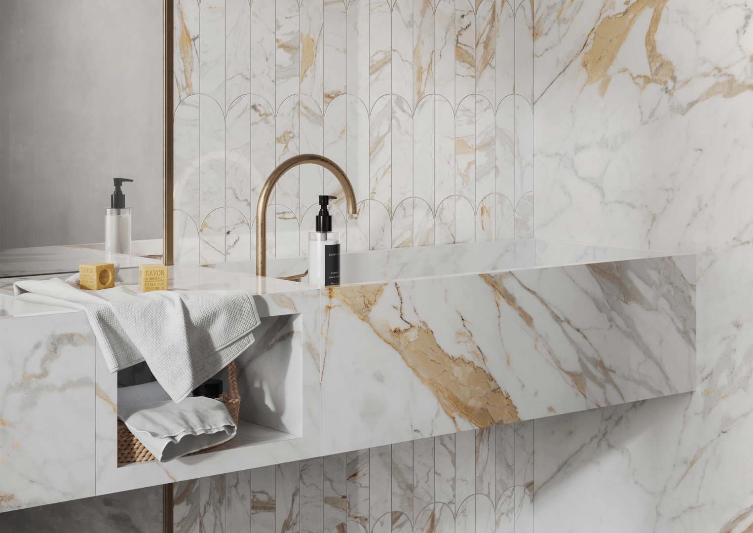 Wielkoformatowy gres Ragno Incanto efekt marmur w eleganckiej strefie dziennej