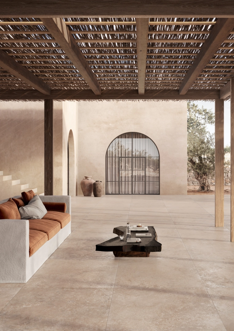 Ragno Realstone Travertino efekt kamień – aranżacja salonu w stylu loft