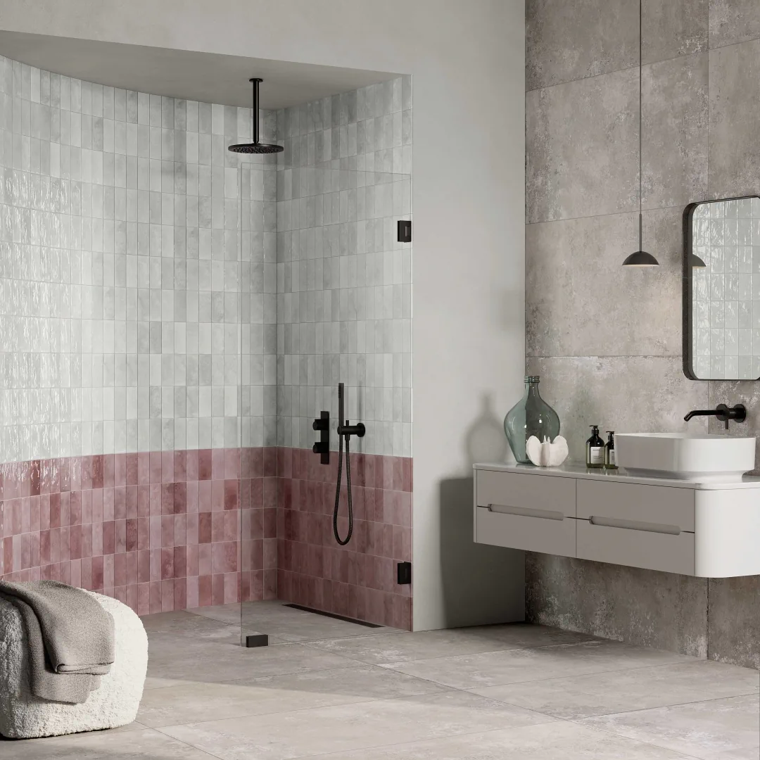 Gres Abk POETRY COLORS efekt beton - aranzacja w korytarzu z naturalnym swiatlem