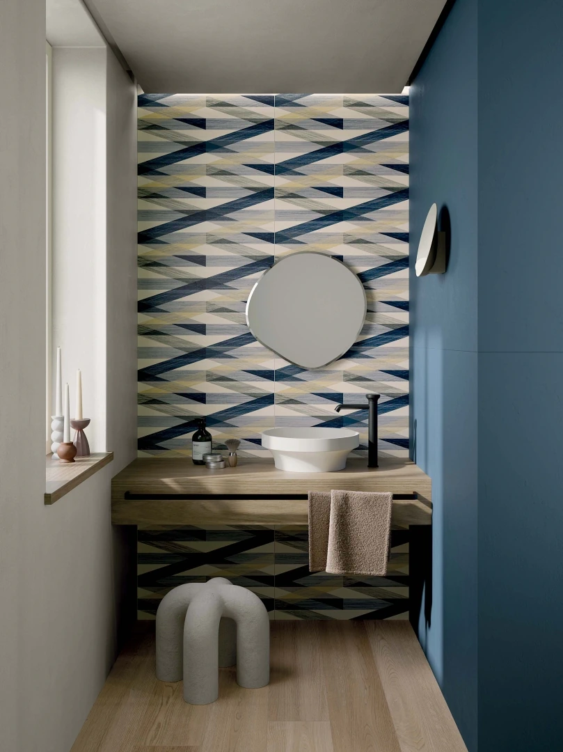 Gres Abk WIDE&STYLE MINI VOL.2 efekt tapeta - aranzacja w korytarzu z naturalnym swiatlem