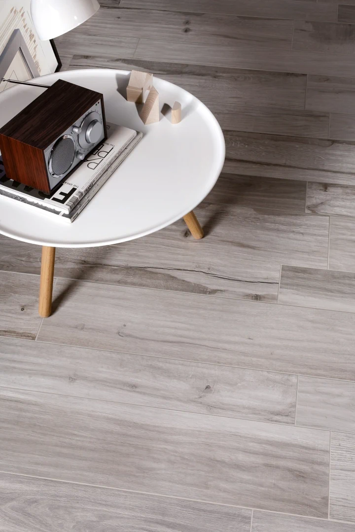 Gres Abk SOLERAS efekt drewno - aranzacja w eleganckiej lazience