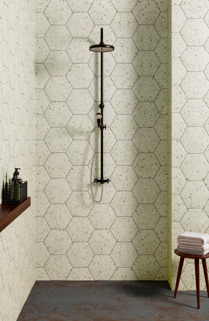 Gres Apavisa SOUTH efekt terrazzo - aranzacja w eleganckiej lazience
