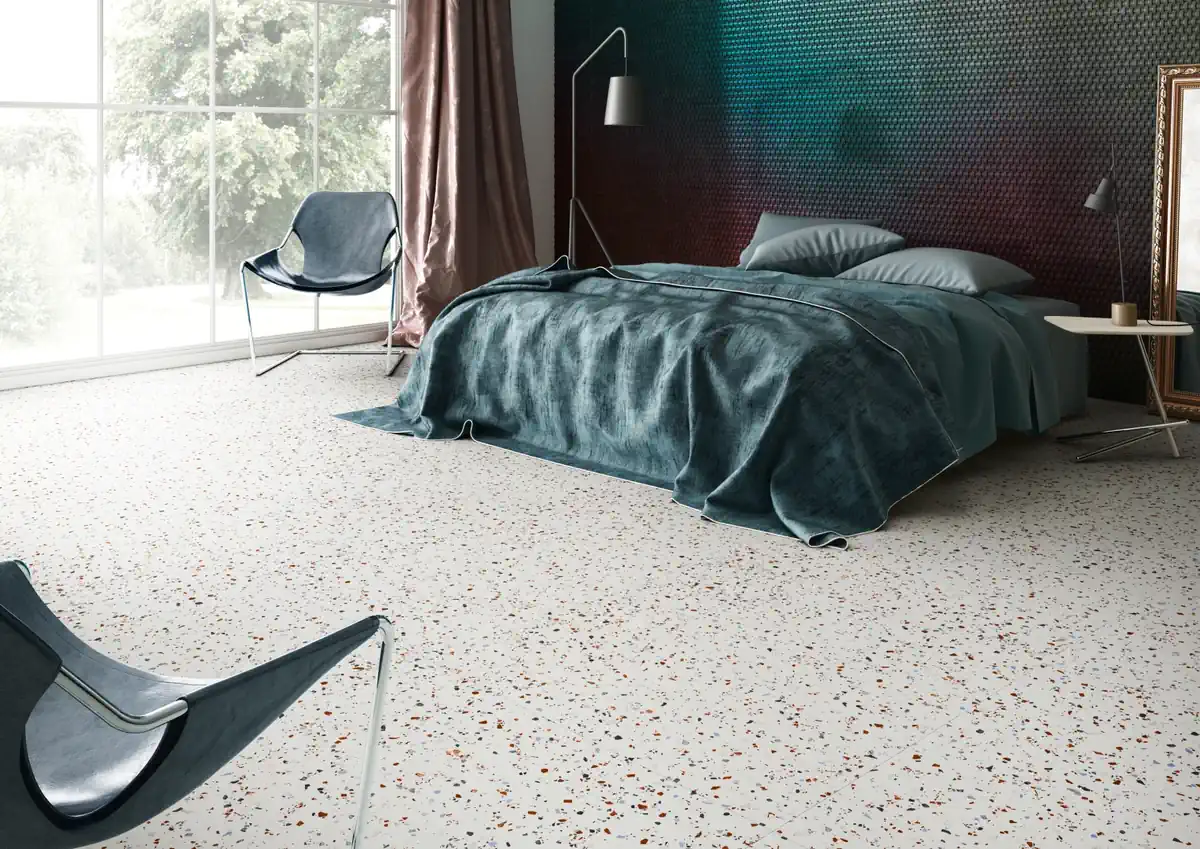 Gres Apavisa SOUTH efekt terrazzo - aranzacja w przestronnym holu