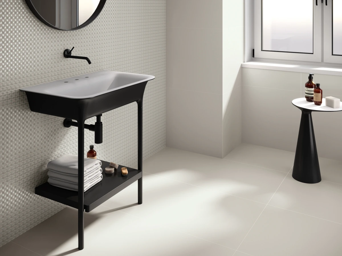 Gres Ape FOUR SEASONS efekt kolor - aranzacja w przestronnym holu
