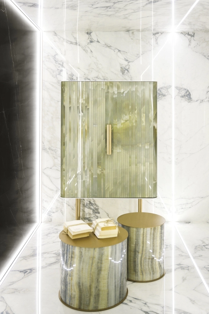 Gres Ariostea ULTRA ONICI efekt marmur - aranzacja w eleganckiej lazience
