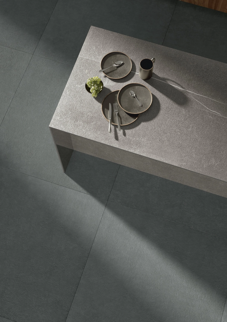 Gres Ariostea BALANCE efekt beton - aranzacja w elewacji domu