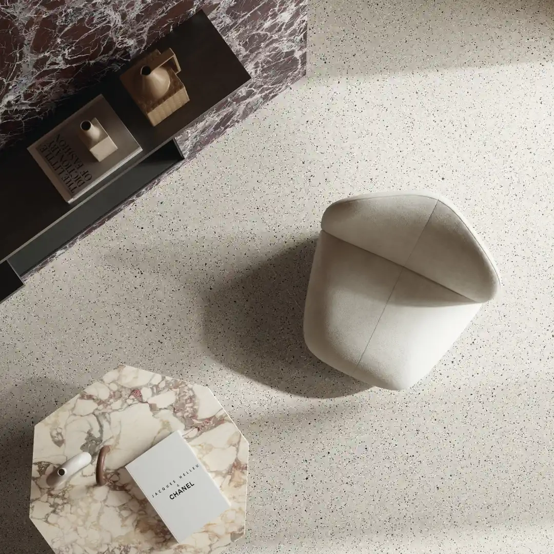 Gres Ariostea ACCADEMIA efekt terrazzo - aranzacja w minimalistycznym wnetrzu