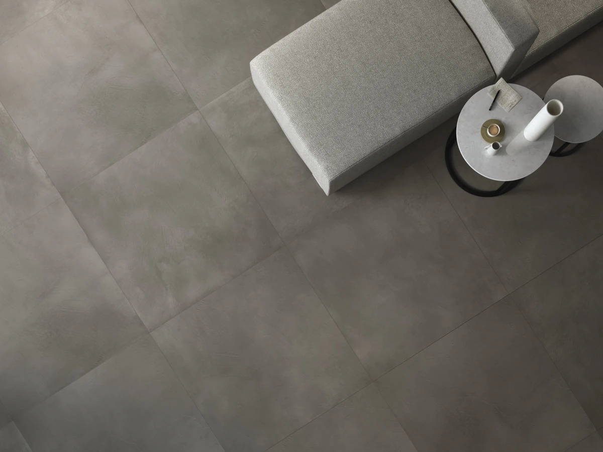 Gres Ariostea ULTRA RESINE efekt żywica - aranzacja w eleganckiej lazience