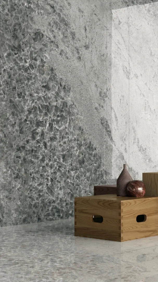 Gres Ariostea ULTRA CRYSTAL efekt marmur - aranzacja w strefie dziennej z duzymi przeszkleniami