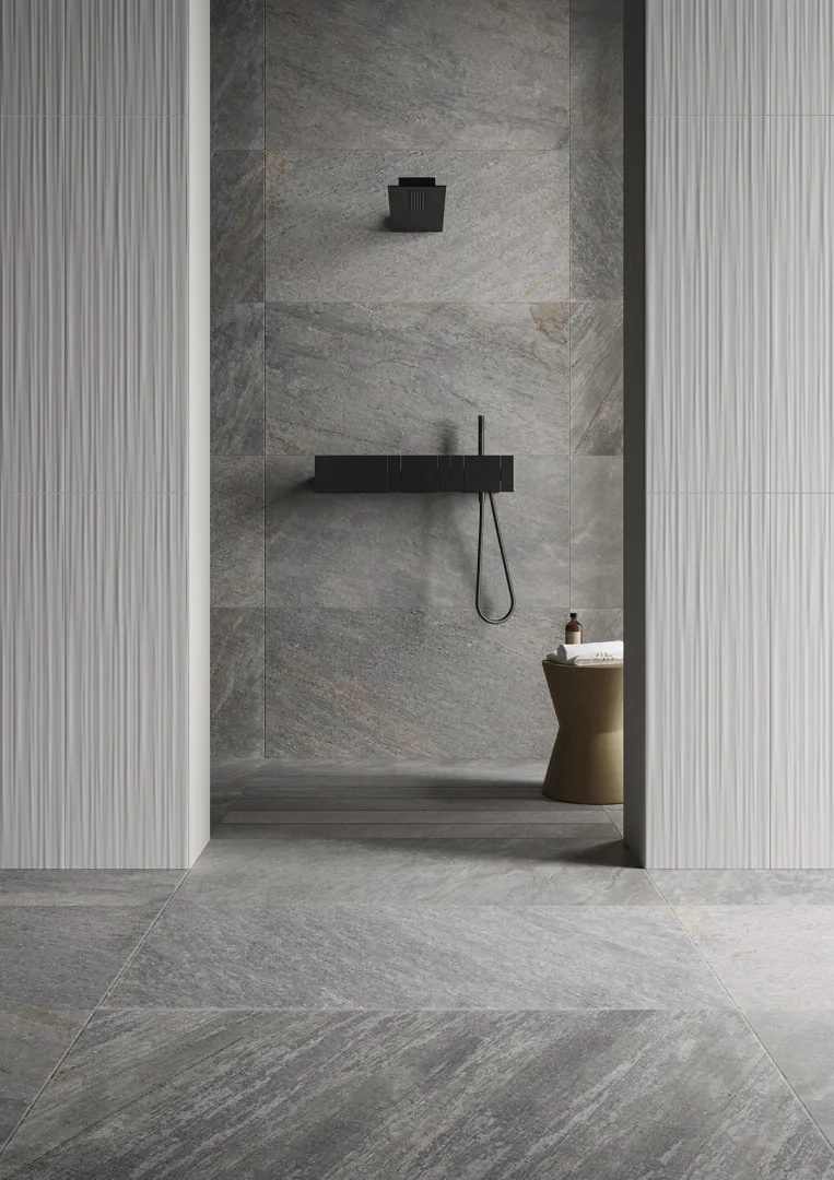 Gres Ascot STONE QUARTZ efekt kamień - aranzacja w przestronnym holu