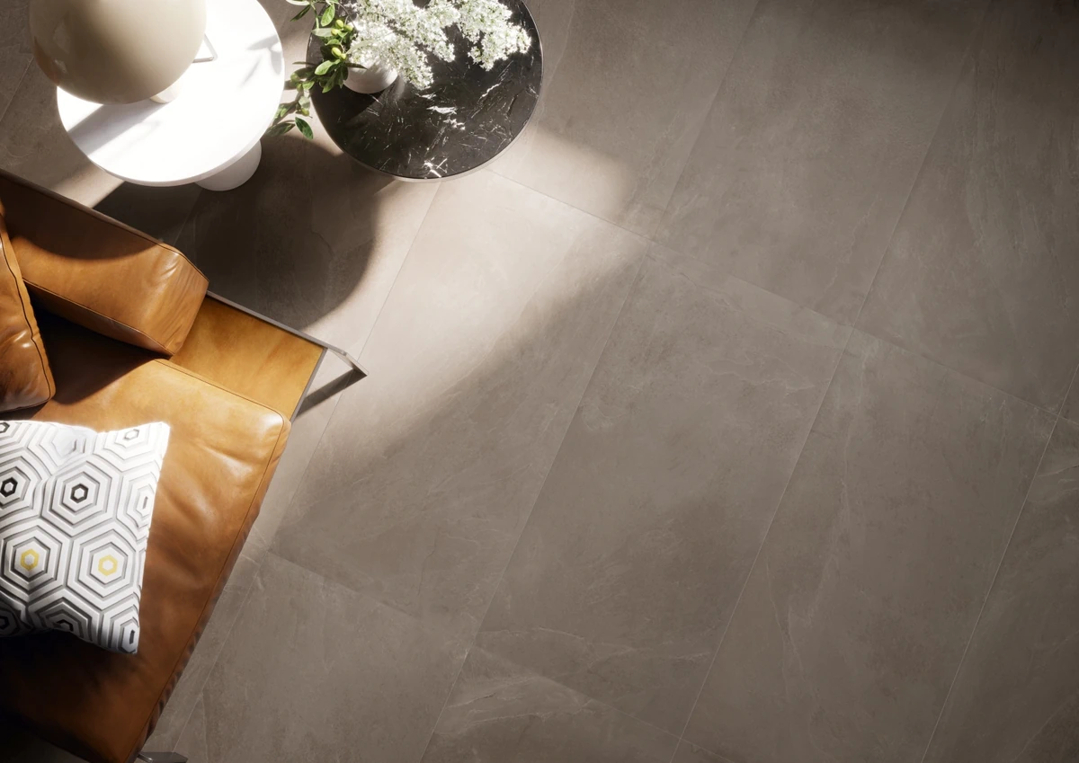Gres Ascot GENTLE STONE efekt kamień - aranzacja w nowoczesnym salonie
