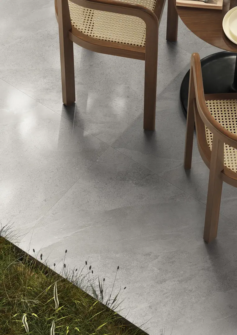 Gres Ascot LIMEQUARTZ efekt kamień - aranzacja w przestronnym holu