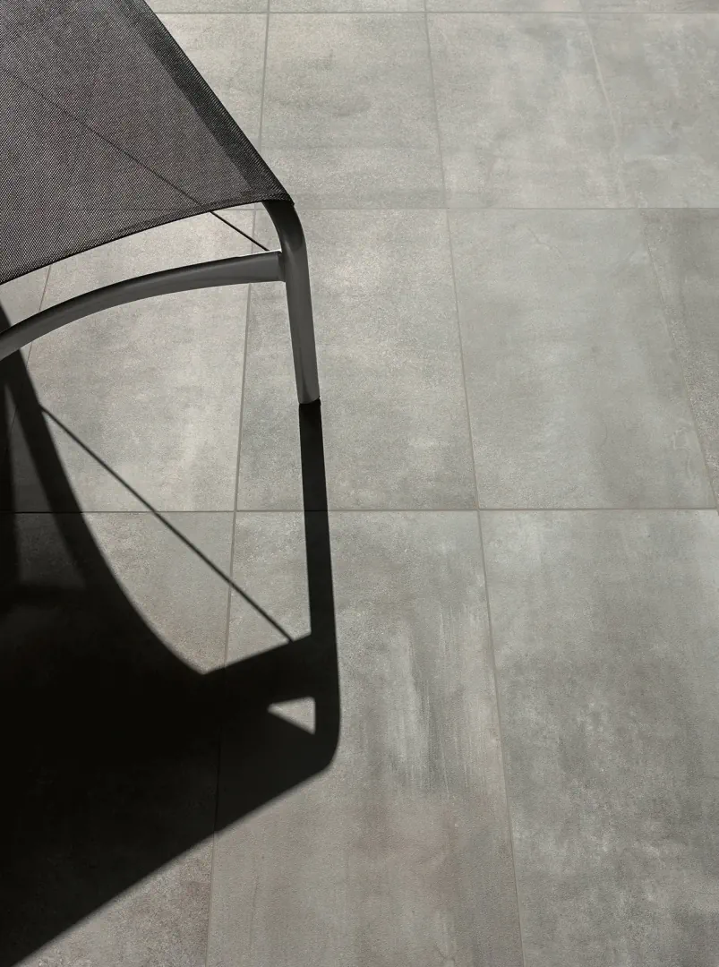 Gres Ascot PROWALK efekt beton - aranzacja w elewacji domu