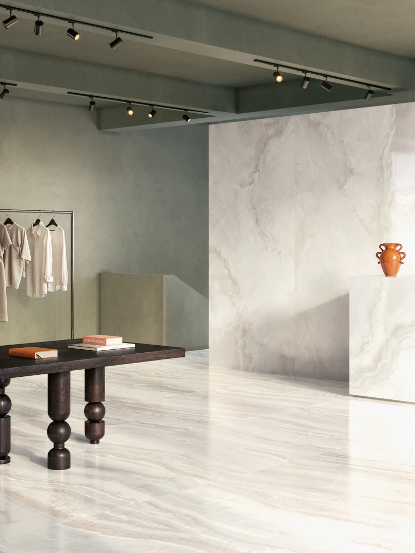 Gres Ascot SLABS efekt marmur, beton - aranzacja w przy kominku