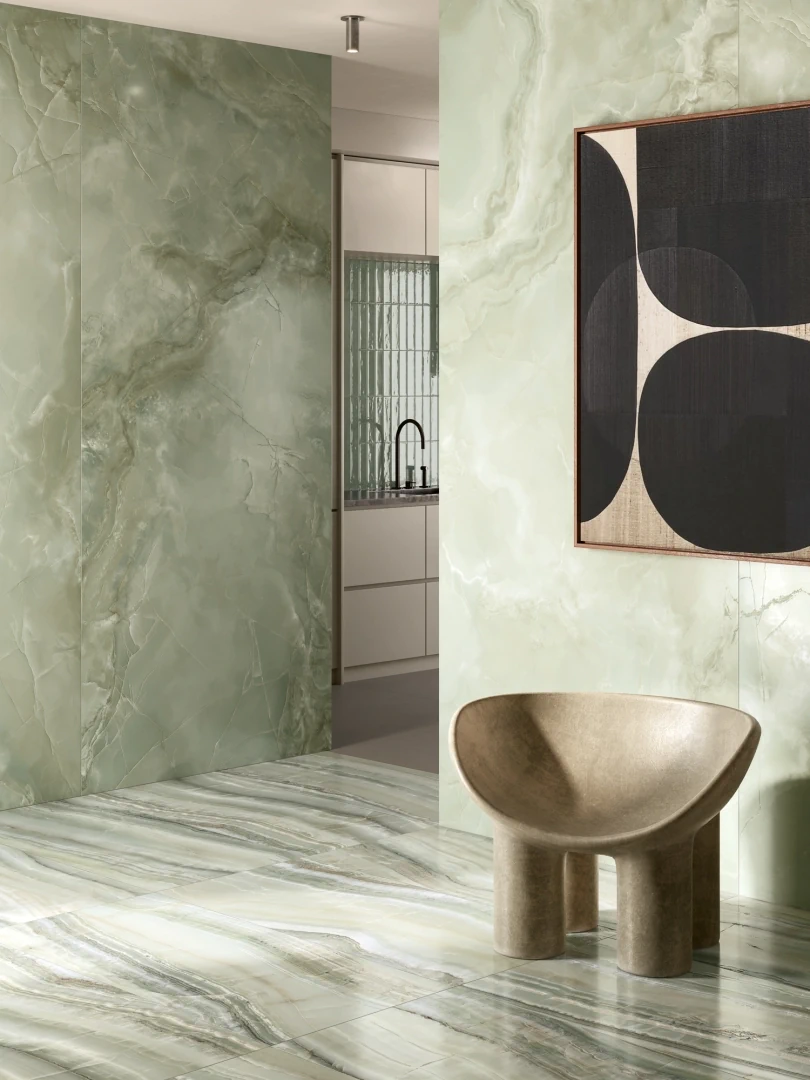 Gres Ascot SLABS efekt marmur, beton - aranzacja w nowoczesnym salonie