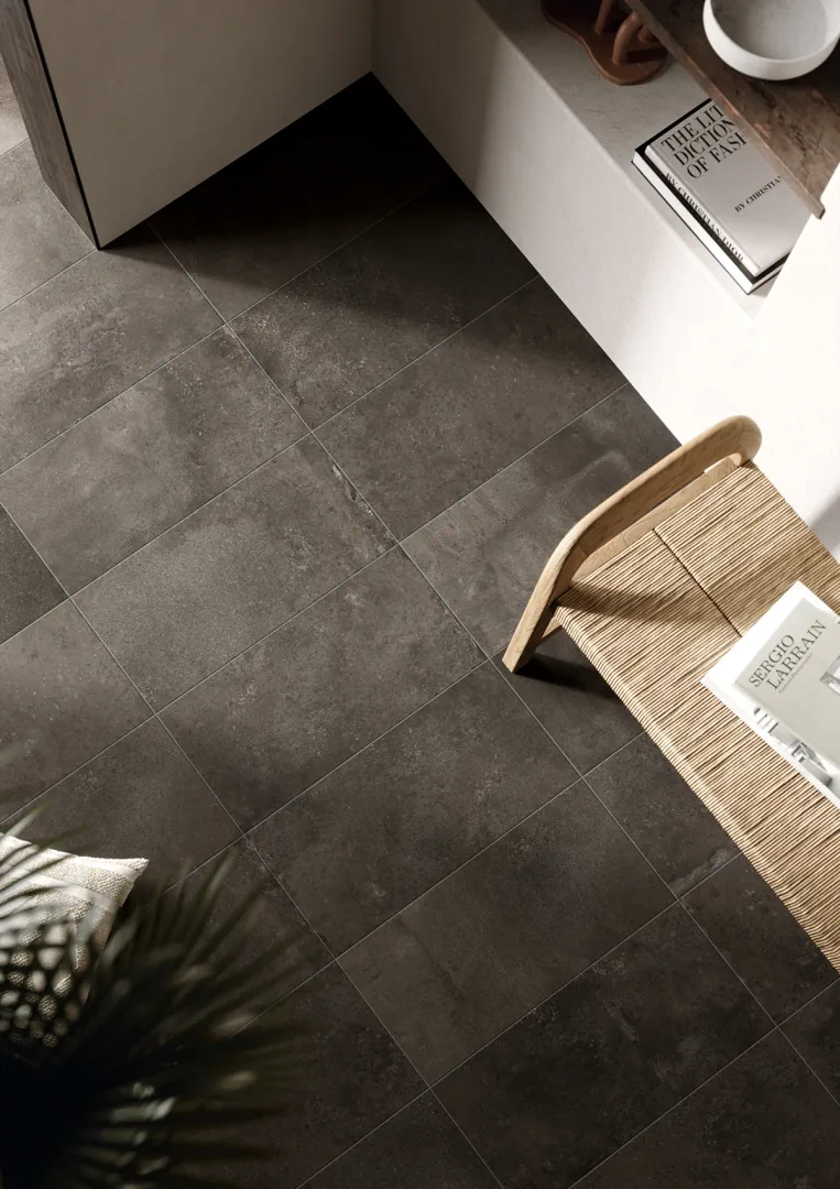 Gres Ascot URBANICA efekt beton - aranzacja w strefie dziennej z duzymi przeszkleniami