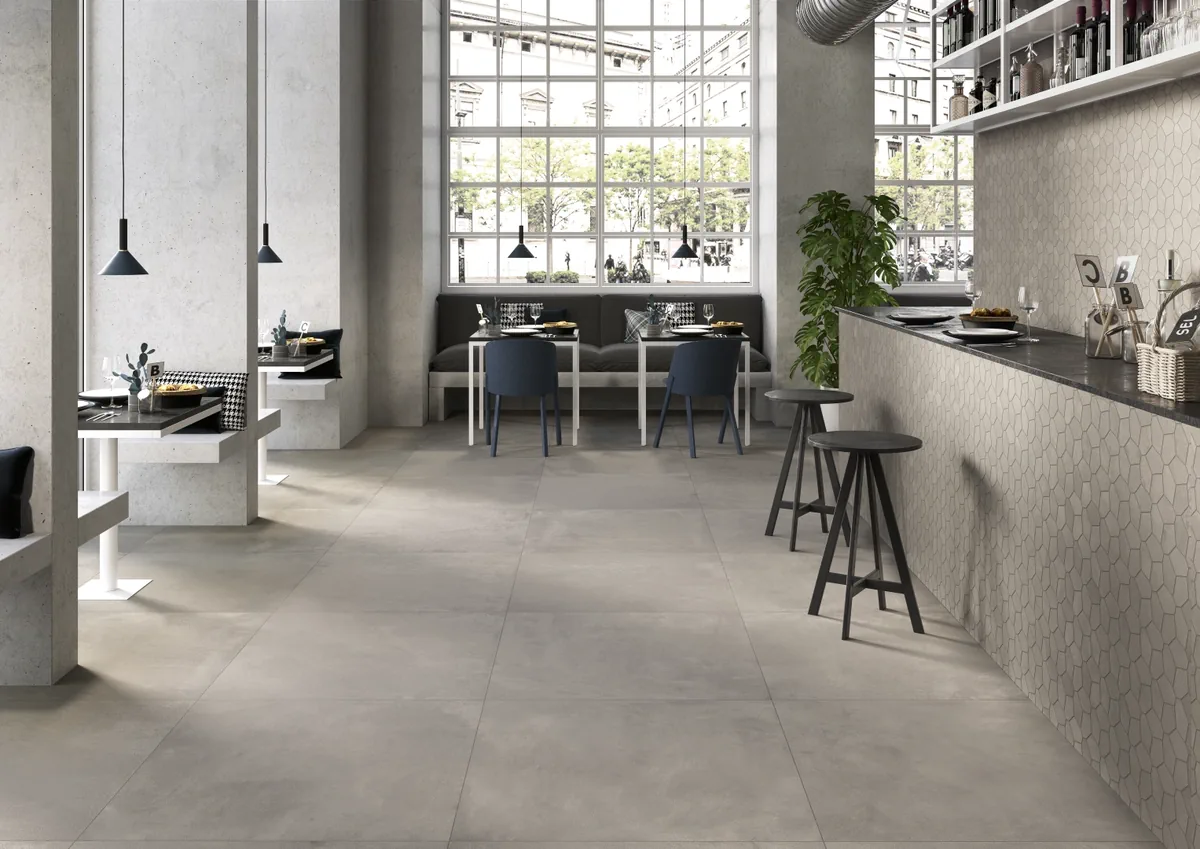 Gres Ascot COMFORT R efekt beton - aranzacja w przestronnym holu