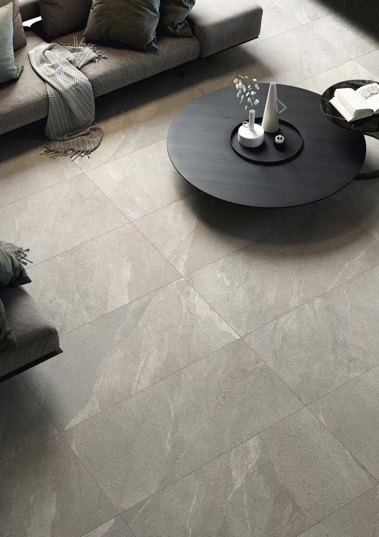Gres Ascot LIMEQUARTZ efekt kamień - aranzacja w przy kominku