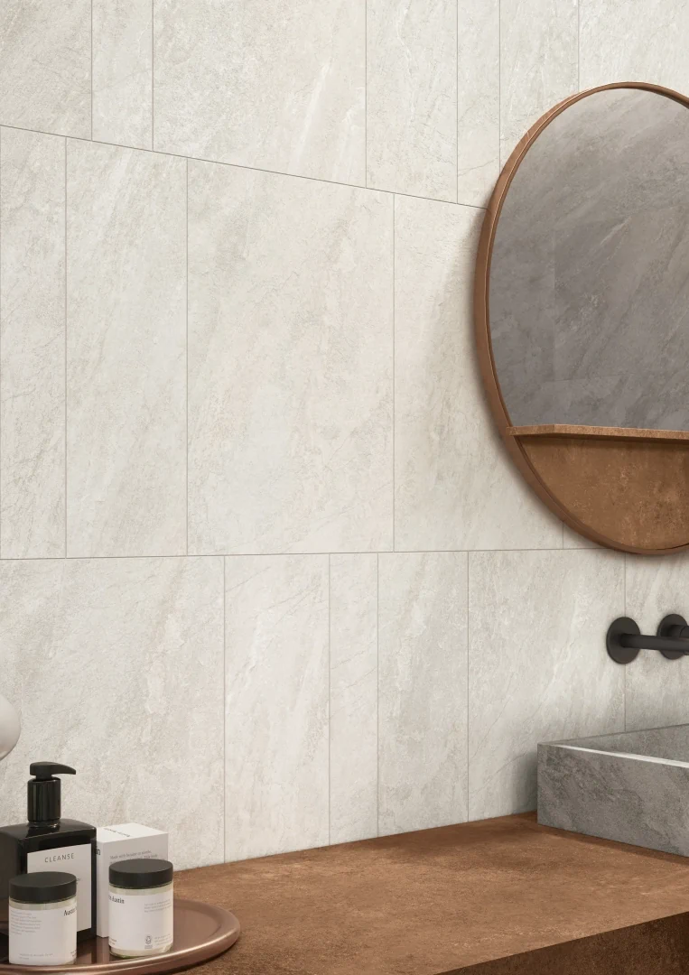 Gres Caesar QUARTZ ESSENCE efekt kamień - aranzacja w nowoczesnym salonie