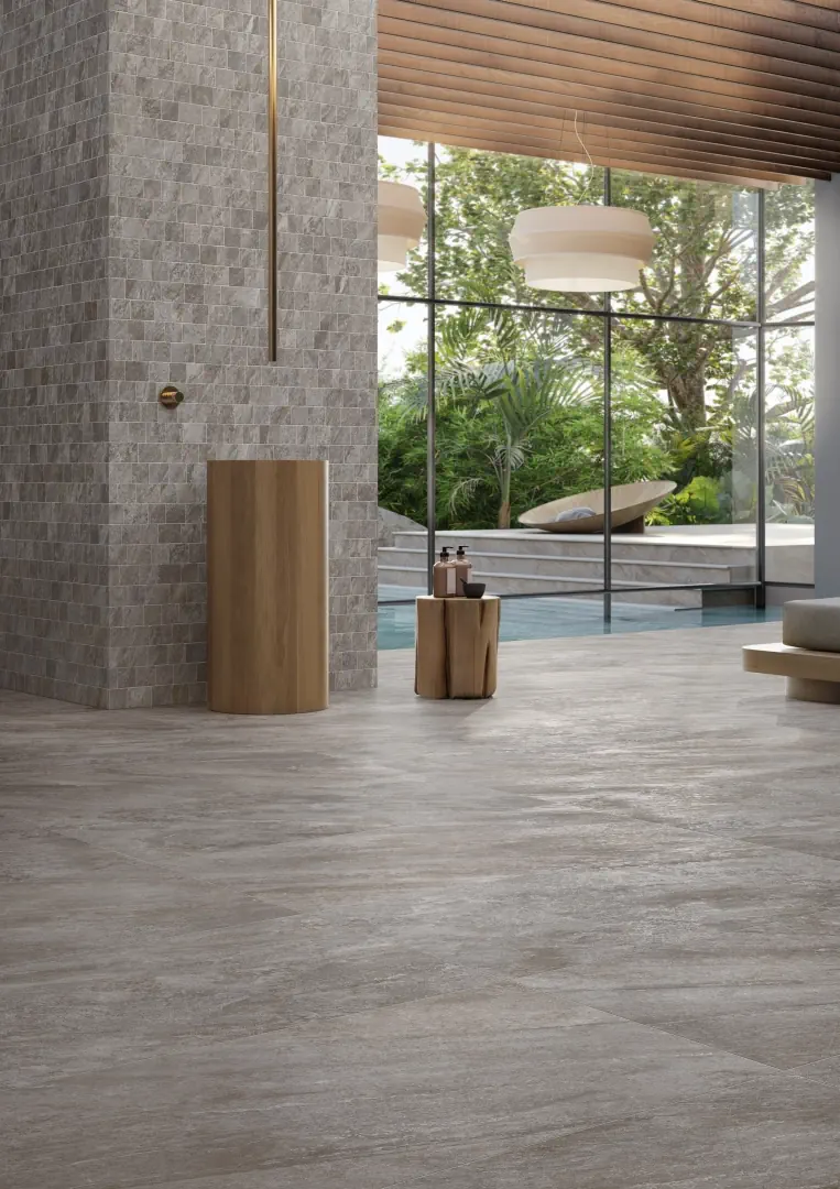 Gres Caesar QUARTZ ESSENCE efekt kamień - aranzacja w korytarzu z naturalnym swiatlem