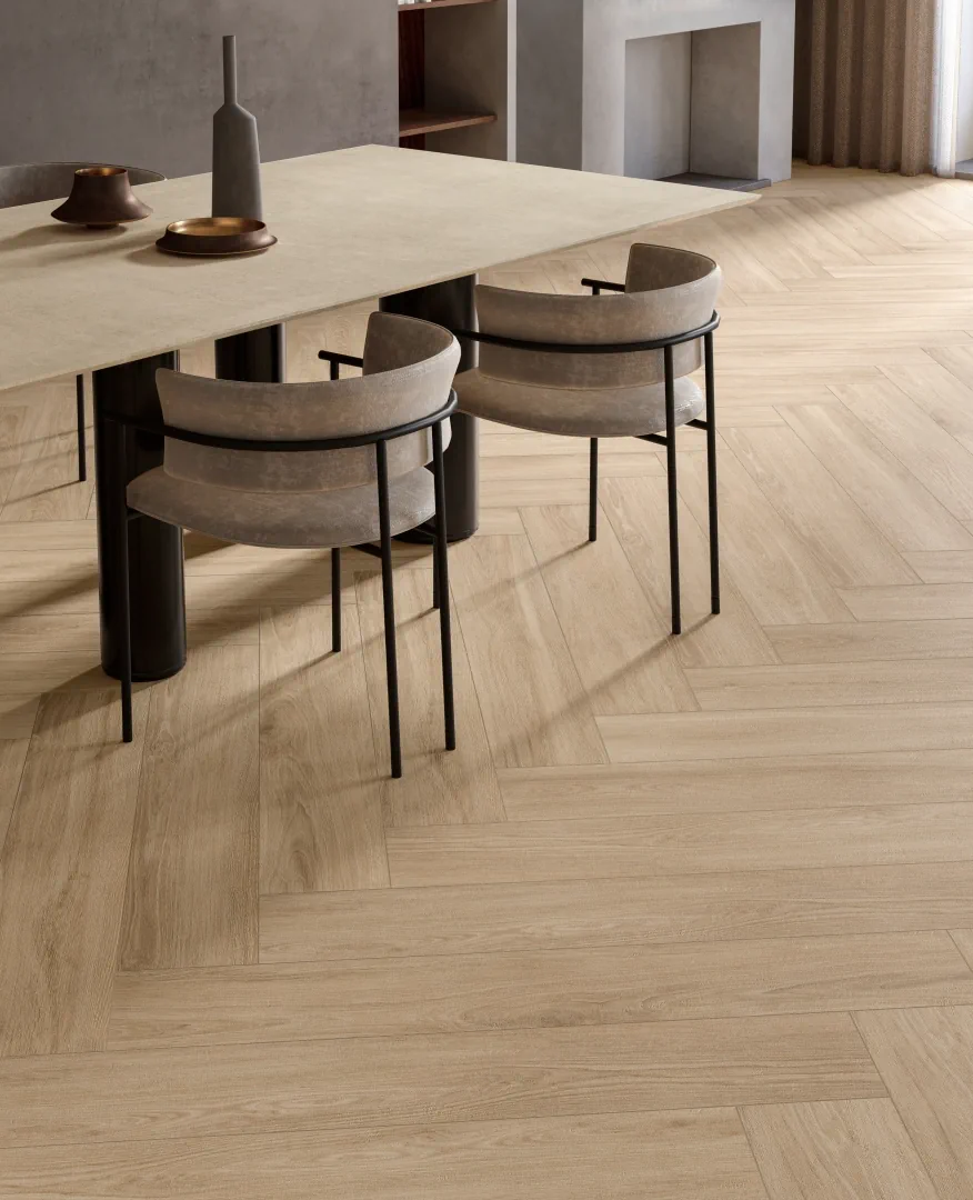 Gres Casalgrande Padana ENGLISH WOOD efekt drewno - aranzacja w przestronnym holu