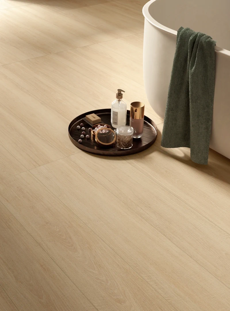 Gres Casalgrande Padana ENGLISH WOOD efekt drewno - aranzacja w korytarzu z naturalnym swiatlem