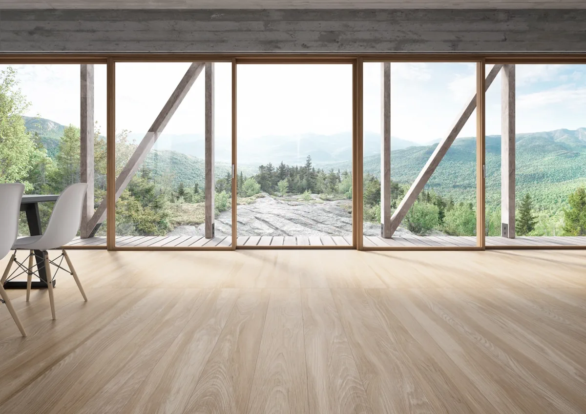 Gres Casalgrande Padana CLASS WOOD efekt drewno - aranzacja w korytarzu z naturalnym swiatlem