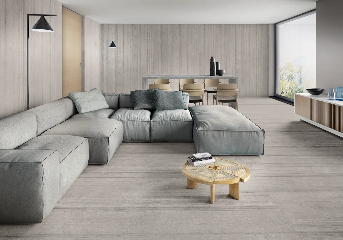 Gres Casalgrande Padana CEMENTO efekt beton - aranzacja w korytarzu z naturalnym swiatlem