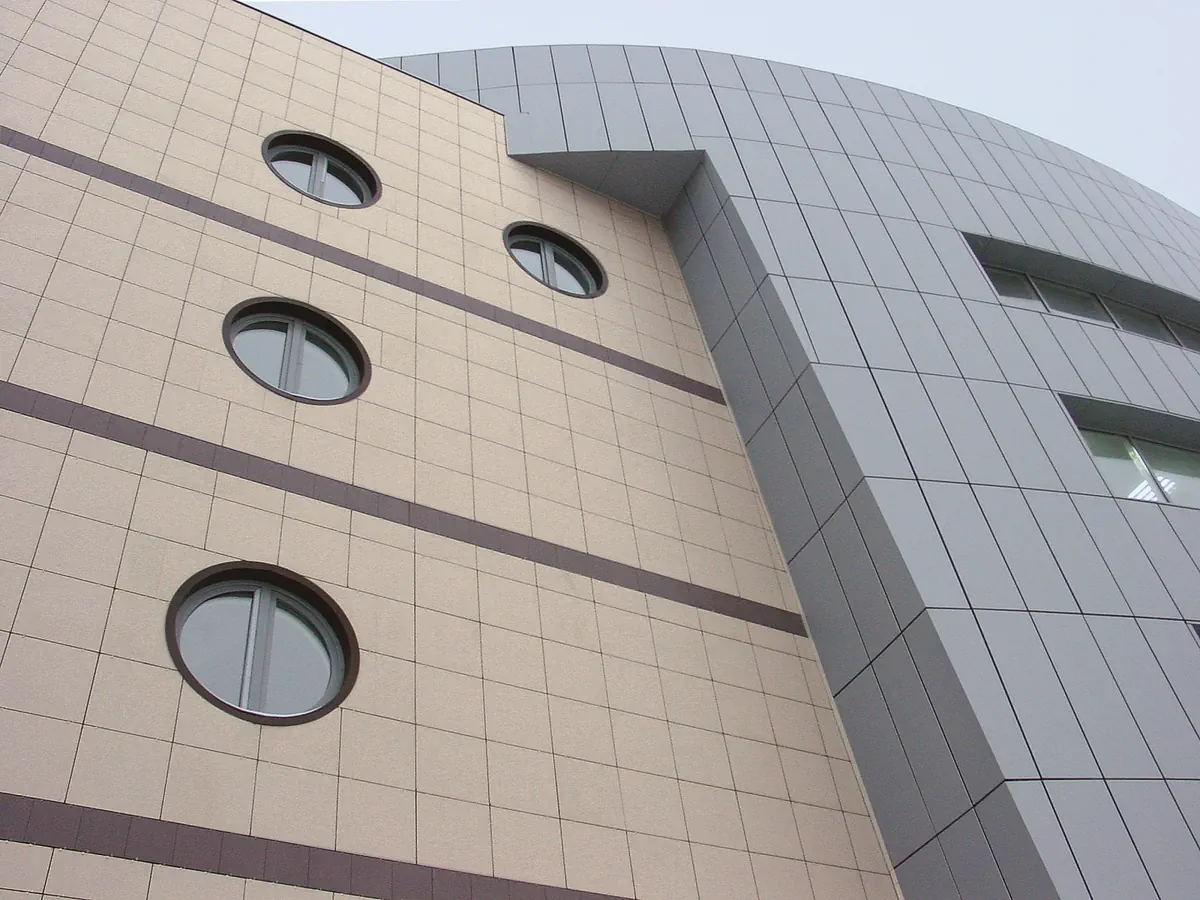 Gres Casalgrande Padana GRANITO 1 efekt terrazzo - aranzacja w minimalistycznym wnetrzu