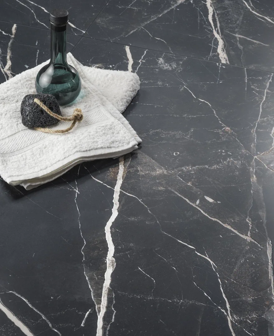 Gres Casalgrande Padana MARMORA efekt marmur - aranzacja w eleganckiej lazience