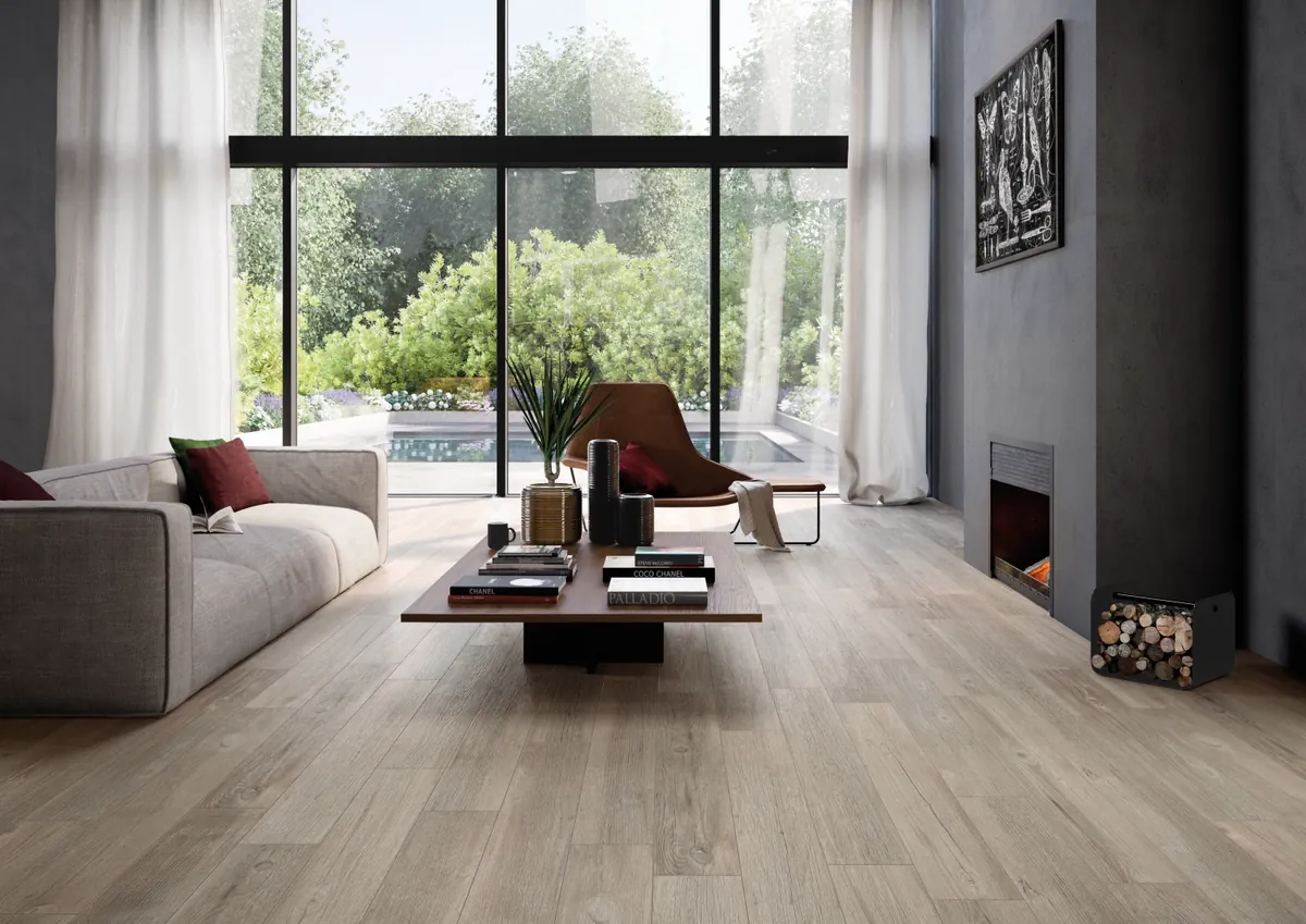Gres Casalgrande Padana COUNTRY WOOD efekt drewno - aranzacja w strefie dziennej z duzymi przeszkleniami