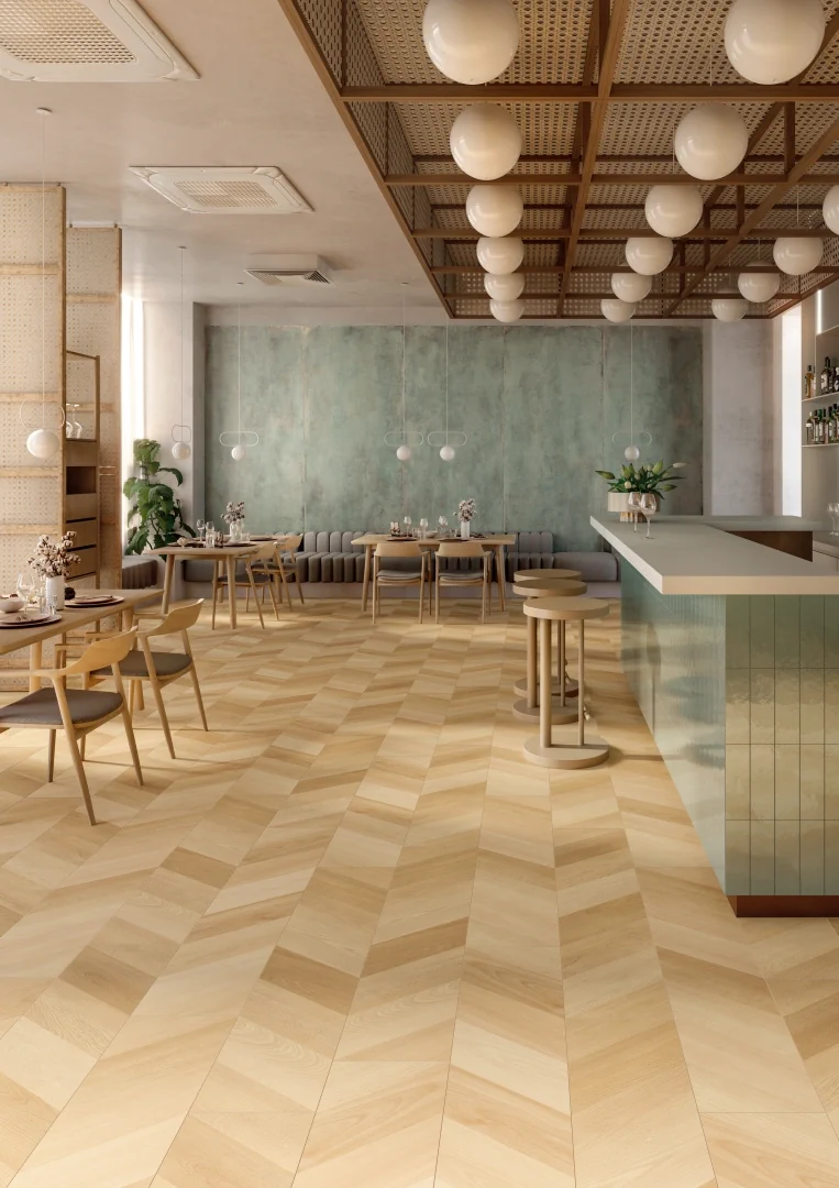 Gres Casalgrande Padana ENGLISH WOOD efekt drewno - aranzacja w korytarzu z naturalnym swiatlem
