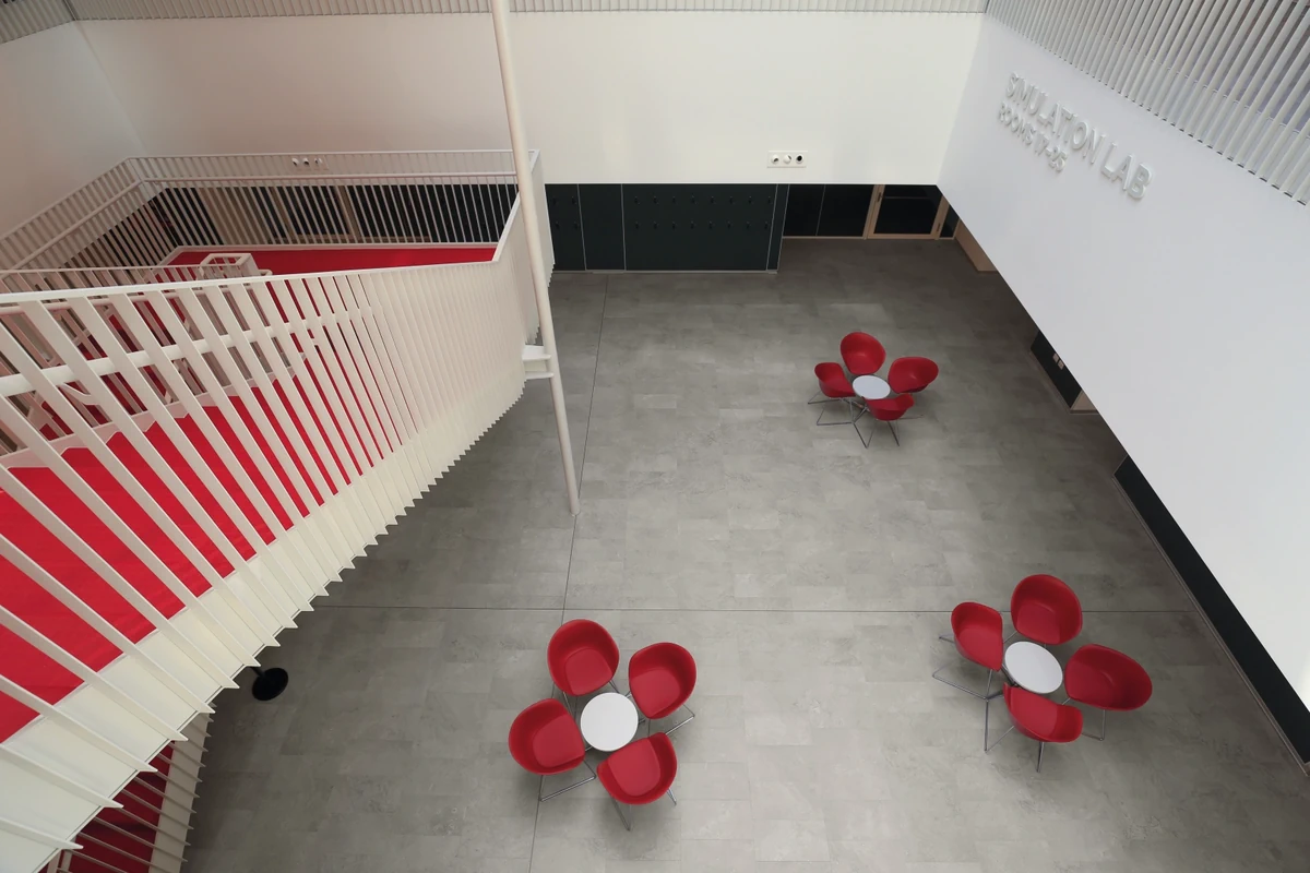 Gres Casalgrande Padana CHALON efekt kamień - aranzacja w minimalistycznym wnetrzu