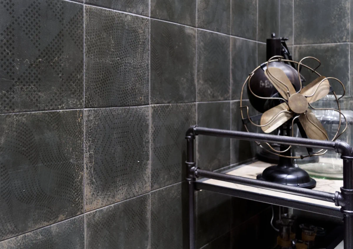 Gres Cifre INDUSTRIAL efekt metal - aranzacja w eleganckiej lazience