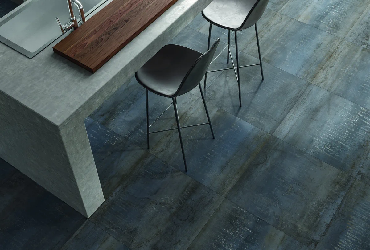 Gres Cifre METAL efekt metal - aranzacja w nowoczesnym salonie