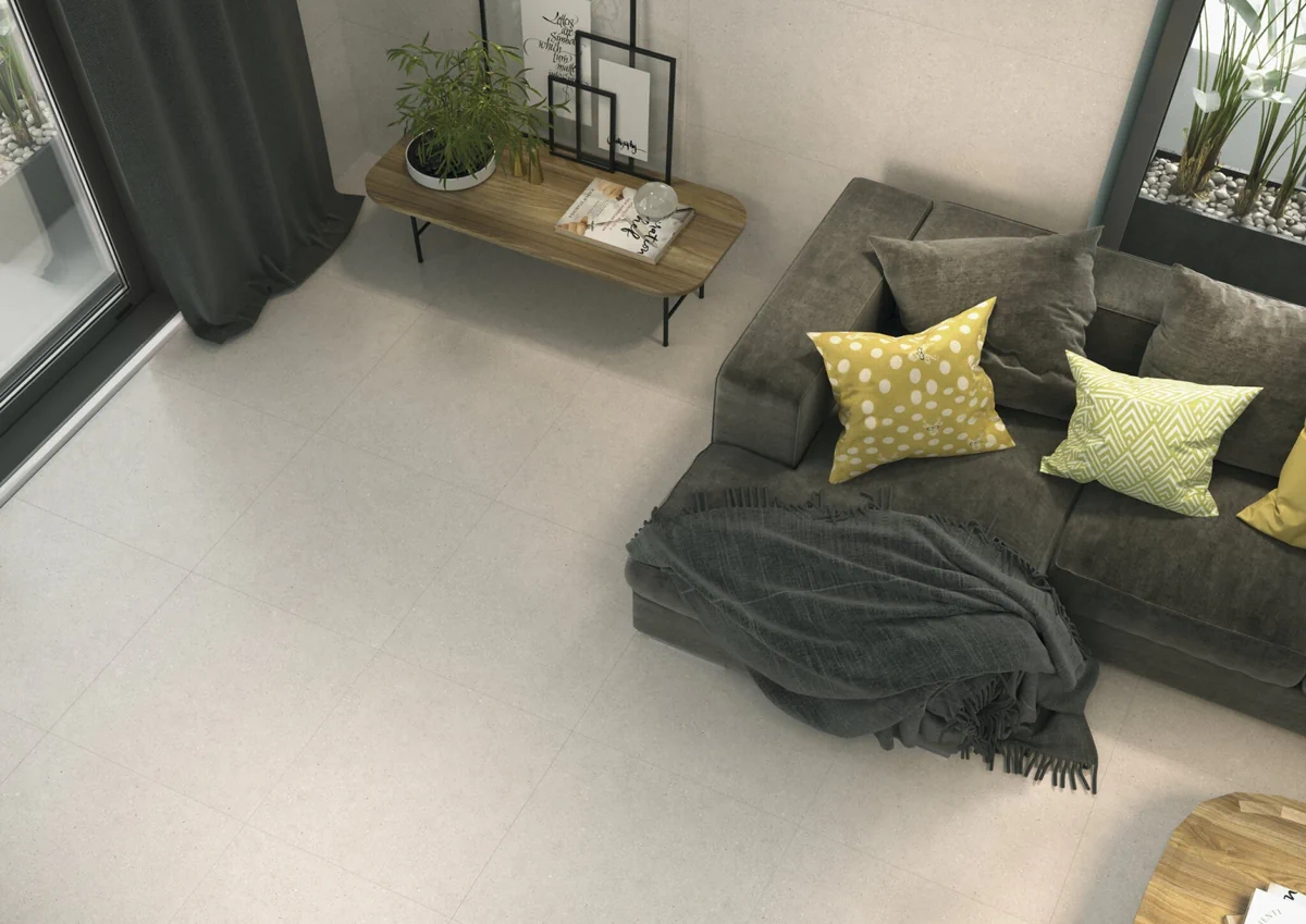 Gres Cifre GRANITE efekt kamień - aranzacja w korytarzu z naturalnym swiatlem