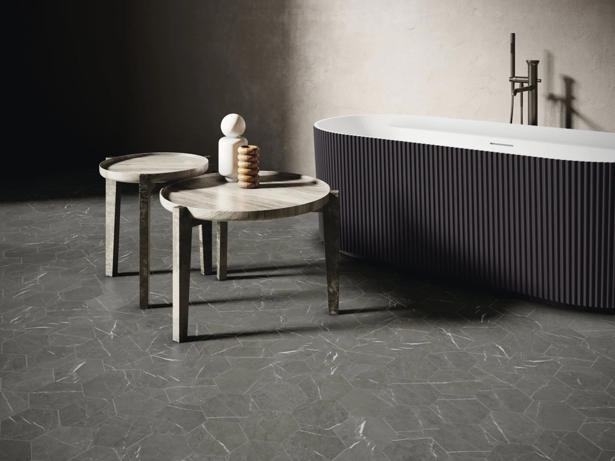 Gres Cifre MARQUINA efekt marmur - aranzacja w elewacji domu