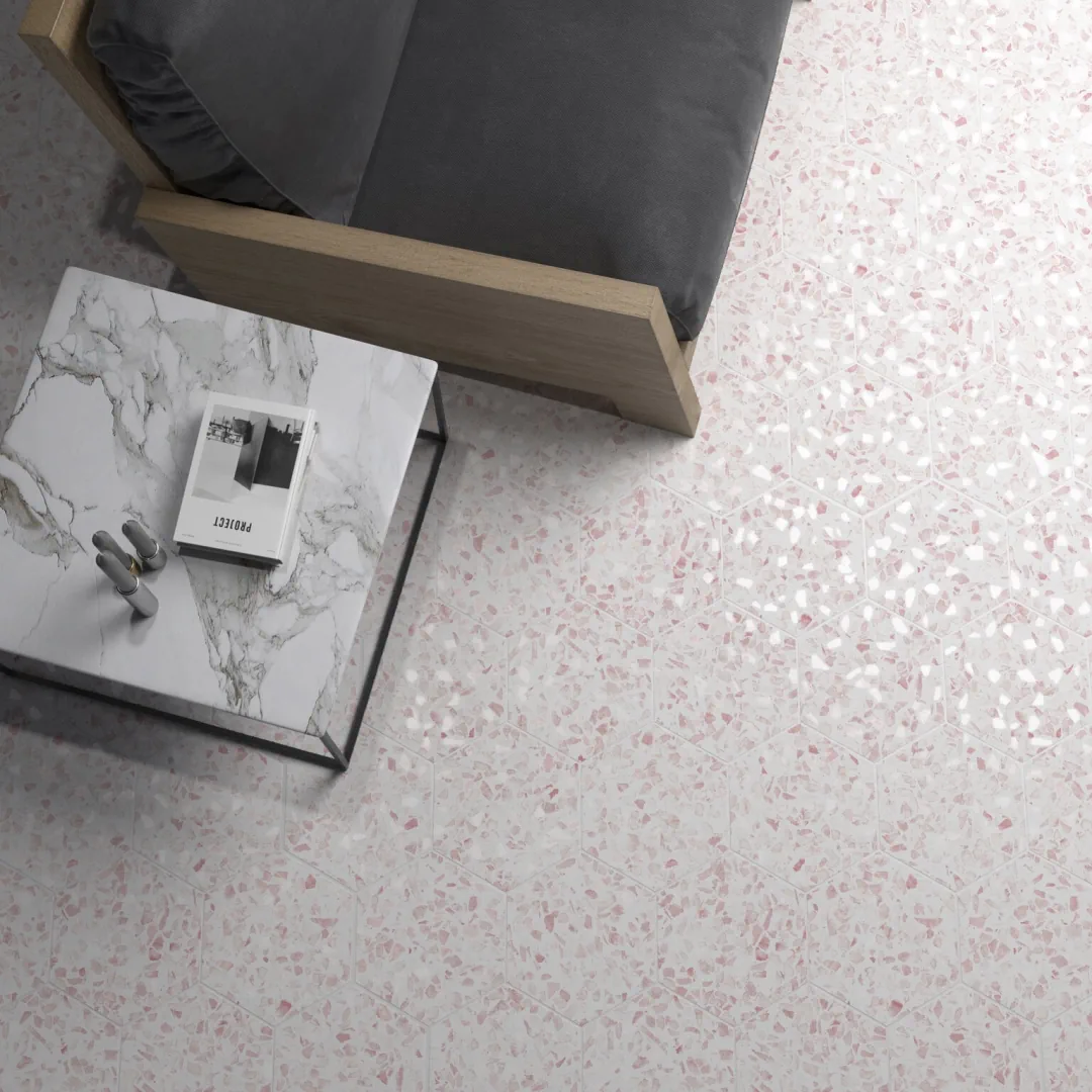 Gres Cifre RIAZZA efekt terrazzo - aranzacja w przy kominku