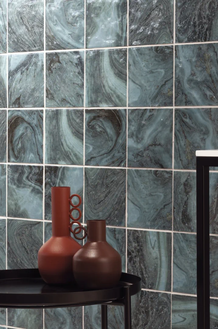 Gres Cifre SWIRL efekt wzór - aranzacja w nowoczesnym salonie