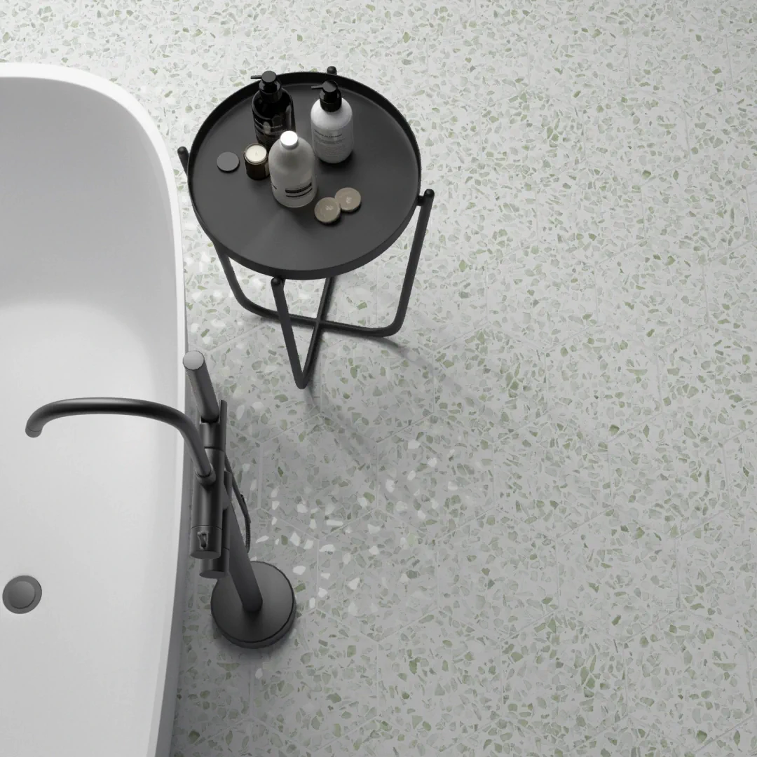 Gres Cifre RIAZZA efekt terrazzo - aranzacja w strefie dziennej z duzymi przeszkleniami