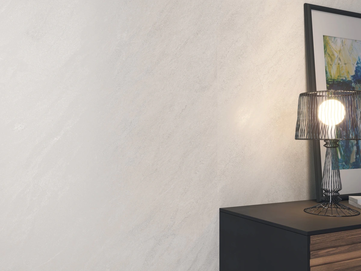 Gres Cifre KLIFF efekt kamień - aranzacja w przestronnym holu