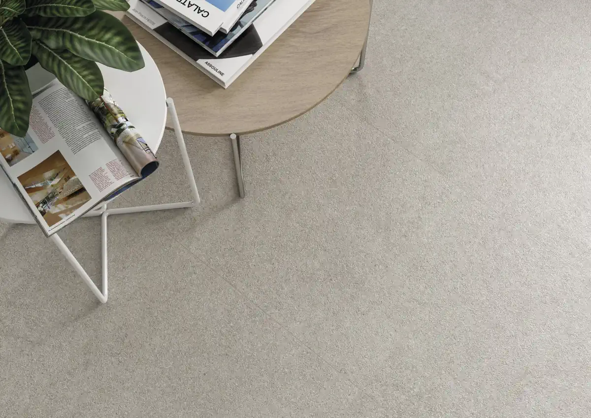 Gres Cifre KONE efekt kamień - aranzacja w eleganckiej lazience