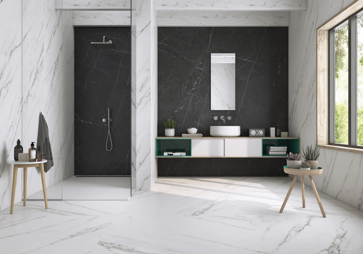 Gres Cifre DUCALE efekt marmur - aranzacja w minimalistycznym wnetrzu